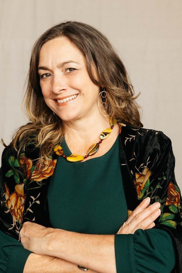 Tamara V Lucas